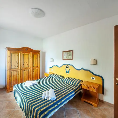 1 Bedroom Beautiful In Appartamento Golfo Aranci