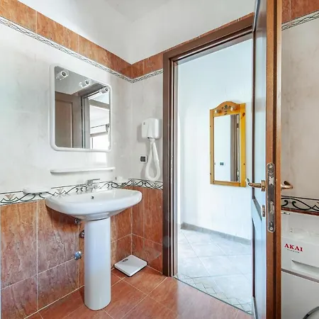 Appartamento 1 Bedroom Beautiful In Golfo Aranci