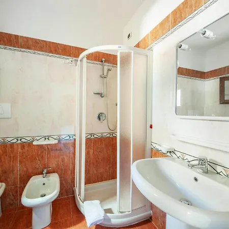 1 Bedroom Beautiful In Appartamento