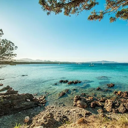 1 Bedroom Beautiful In Appartamento Golfo Aranci